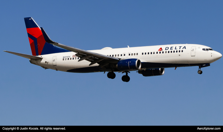 Photo of N3737C - Delta Airlines Boeing 737-800 at KMIA on AeroXplorer Aviation Database