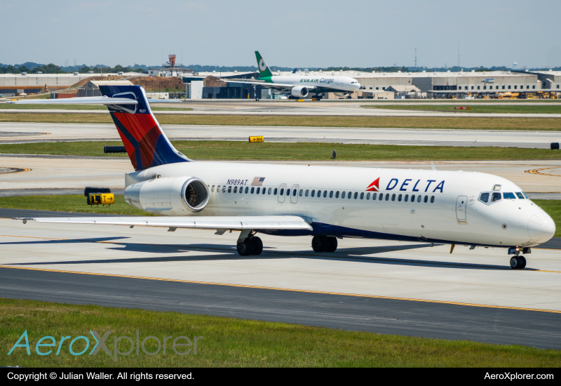 Photo of N989AT - Delta Airlines Boeing 717-200 at ATL on AeroXplorer Aviation Database