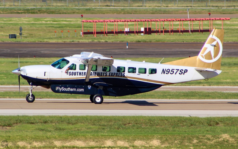 Photo of N957SP - Southern Airways Express Cessna 208 at AFW on AeroXplorer Aviation Database