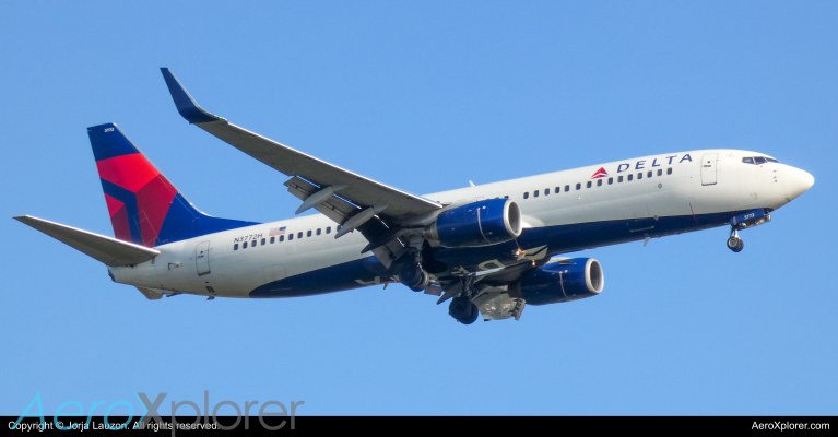 Photo of N3772H - Delta Airlines Boeing 737-800 at YYZ on AeroXplorer Aviation Database