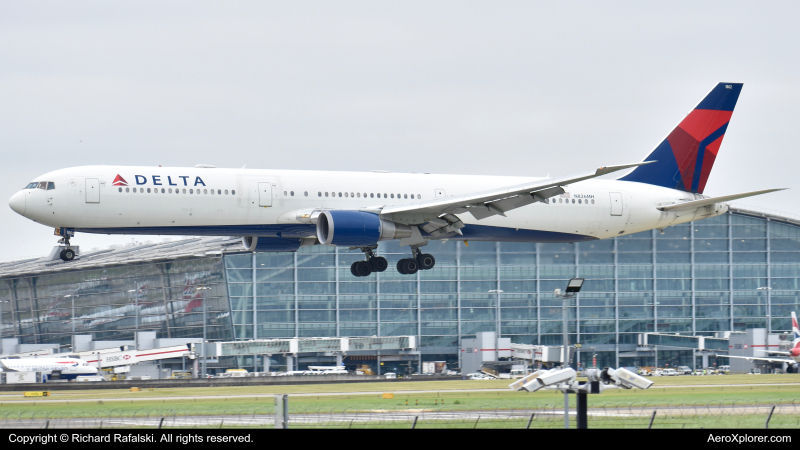 Photo of N826MH - Delta Airlines Boeing 767-400ER at LHR on AeroXplorer Aviation Database