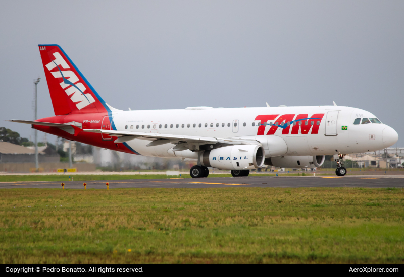 Photo of PR-MAM - LATAM Airbus A319 at POA on AeroXplorer Aviation Database