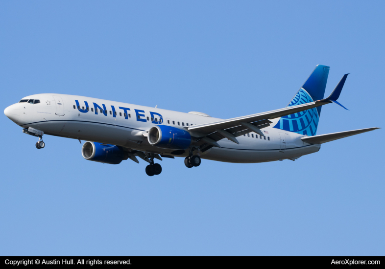 Photo of N77520 - United Airlines Boeing 737-800 at PIT on AeroXplorer Aviation Database