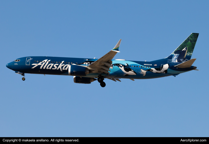 Photo of N932AK - Alaska Airlines Boeing 737 MAX 9 at BOI on AeroXplorer Aviation Database
