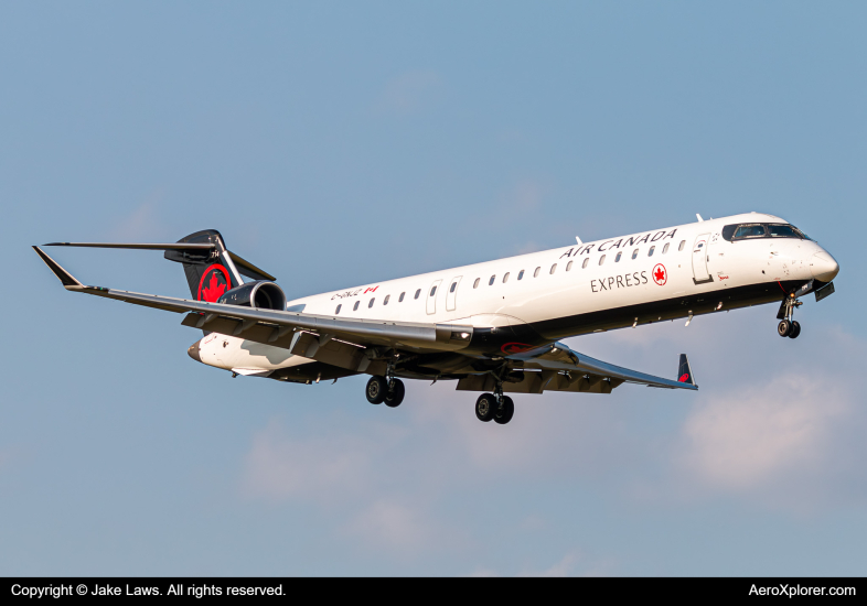 Photo of C-GNJZ - Air Canada Express Mitsubishi CRJ-900LR at DCA on AeroXplorer Aviation Database