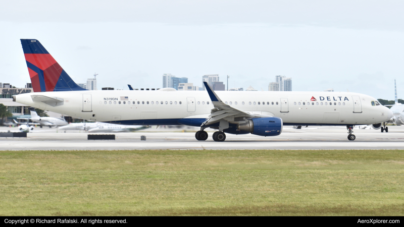 Photo of N319DN - Delta Airlines Airbus A321-200 at FLL on AeroXplorer Aviation Database