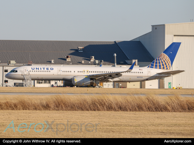 Photo of N29124 - United Airlines Boeing 757-200 at ILN on AeroXplorer Aviation Database