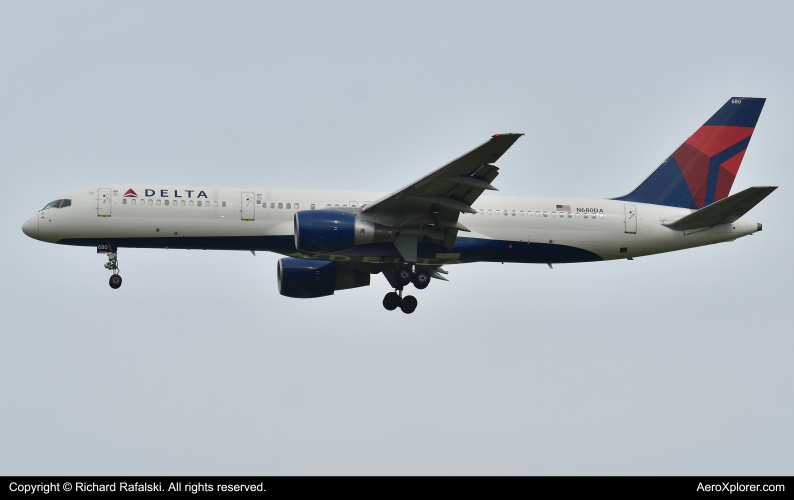 Photo of N680DA - Delta Airlines Boeing 757-200 at MCO on AeroXplorer Aviation Database