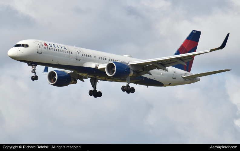 Photo of N557NW - Delta Airlines Boeing 757-200 at FLL on AeroXplorer Aviation Database