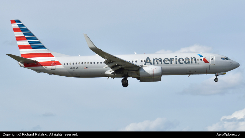 Photo of N890NN - American Airlines Boeing 737-800 at MIA on AeroXplorer Aviation Database