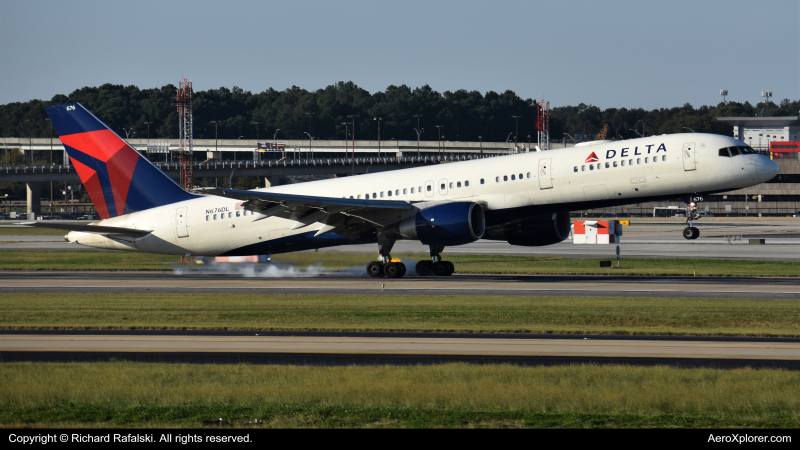 Photo of N676DL - Delta Airlines Boeing 757-200 at ATL on AeroXplorer Aviation Database