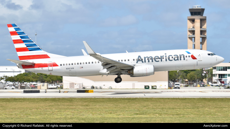 Photo of N961AN - American Airlines Boeing 737-800 at FLL on AeroXplorer Aviation Database
