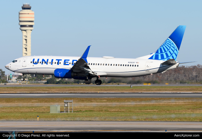 Photo of N39297 - United Airlines Boeing 737-800 at MCO on AeroXplorer Aviation Database