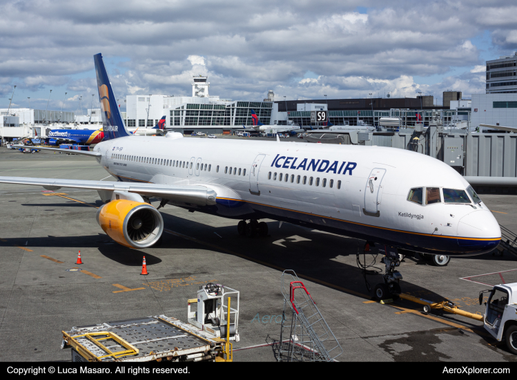 Photo of TF-ISR - Icelandair Boeing 757-200 at SEA on AeroXplorer Aviation Database