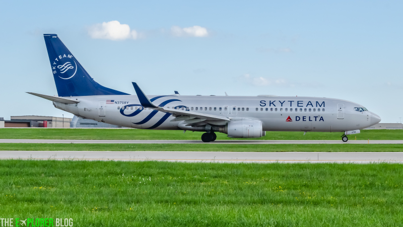 Photo of N3758Y - Delta Airlines Boeing 737-800 at MKE on AeroXplorer Aviation Database