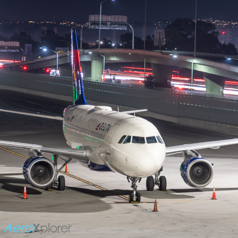 Photo of N318NB - Delta Airlines Airbus A319 at SFO on AeroXplorer Aviation Database