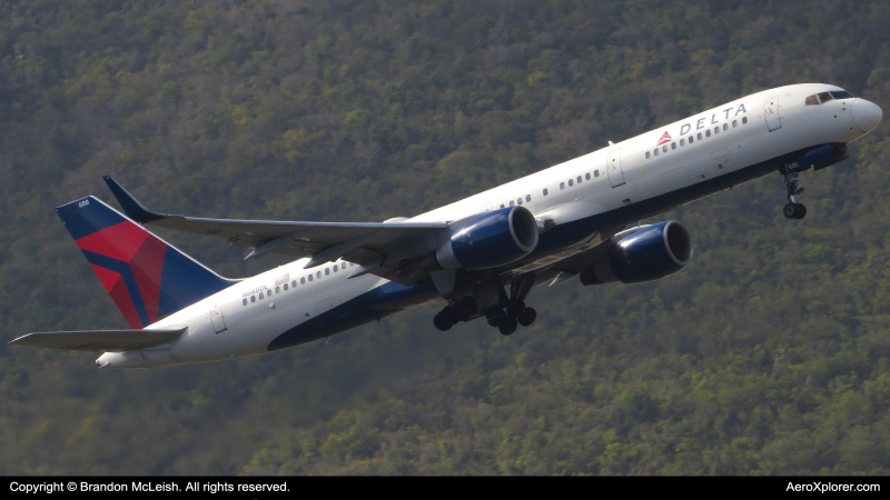 Photo of N688DL - Delta Airlines Boeing 757-200 at STT on AeroXplorer Aviation Database