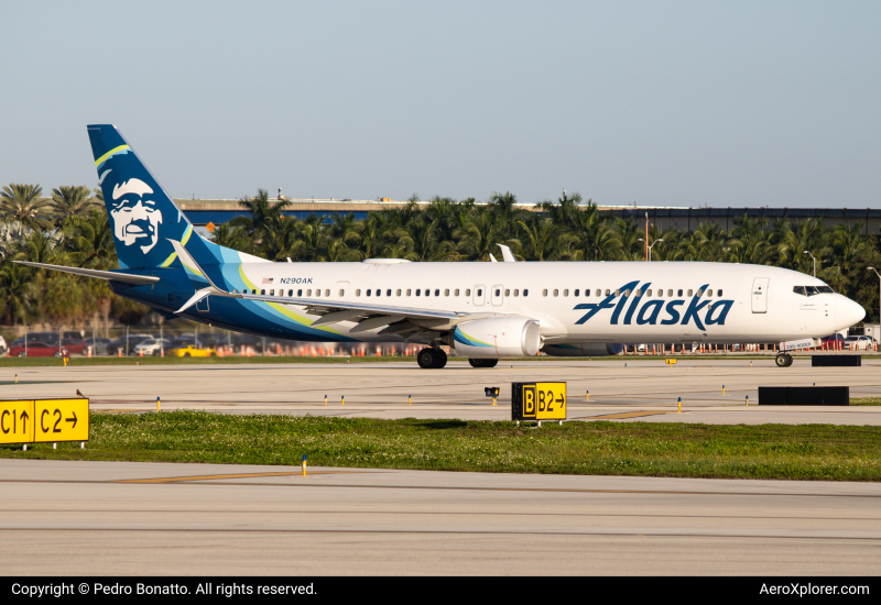 Photo of N290AK - Alaska Airlines Boeing 737-900ER at FLL on AeroXplorer Aviation Database