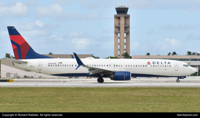 Photo of N896DN - Delta Airlines Boeing 737-900ER at PHX on AeroXplorer Aviation Database