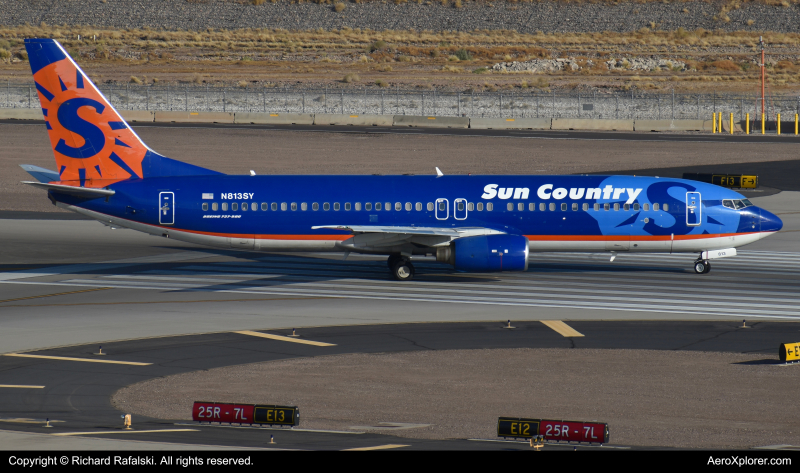 Photo of N813SY - Sun Country Airlines Boeing 737-800 at PHX on AeroXplorer Aviation Database