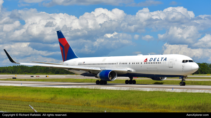 Photo of N184DN - Delta Airlines Boeing 767-300ER at MCO on AeroXplorer Aviation Database