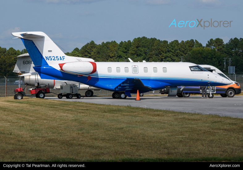 Photo of N525AF - Planesense Pilatus PC-24 at ESN on AeroXplorer Aviation Database