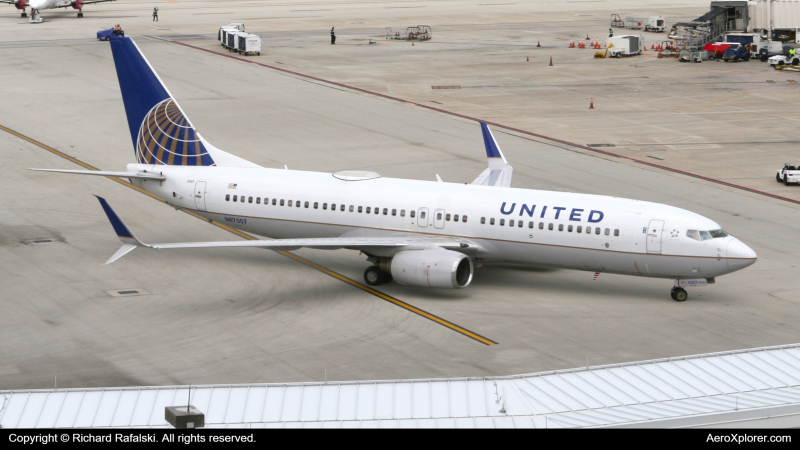 Photo of N87507 - United Airlines Boeing 737-800 at FLL on AeroXplorer Aviation Database