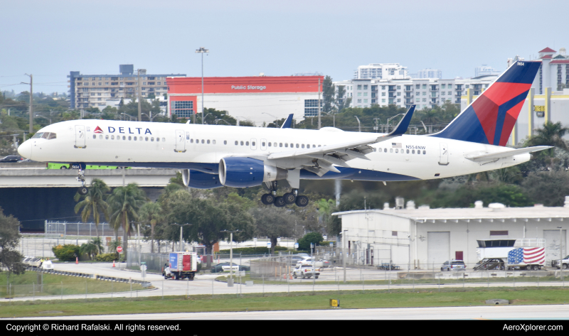 Photo of N554NW - Delta Airlines Boeing 757-200 at FLL on AeroXplorer Aviation Database