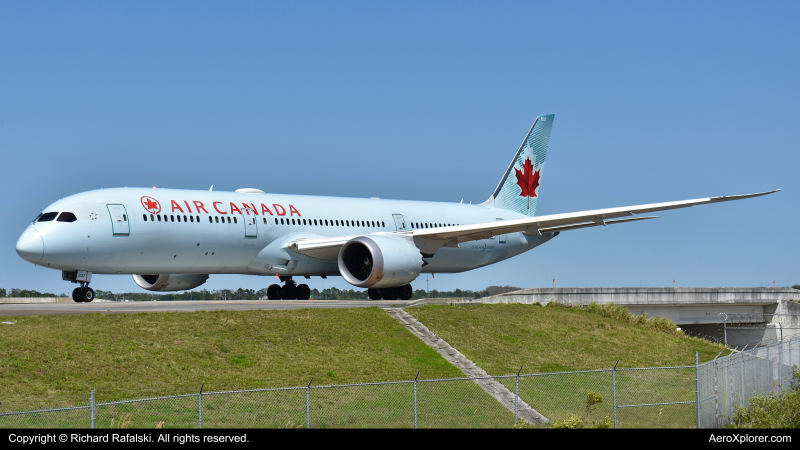 Photo of C-FGDZ - Air Canada Boeing 787-9 at MCO on AeroXplorer Aviation Database