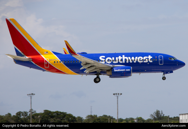 Photo of N437WN - Southwest Airlines Boeing 737-700 at FLL on AeroXplorer Aviation Database