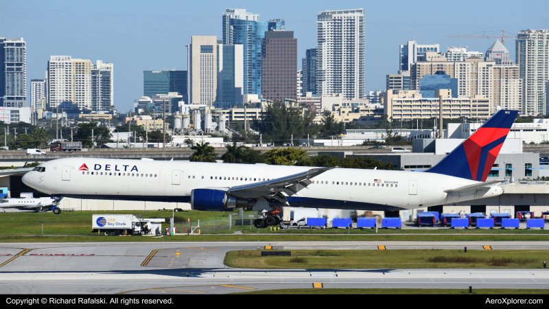 Photo of N836MH - Delta Airlines Boeing 767-400ER at FLL on AeroXplorer Aviation Database