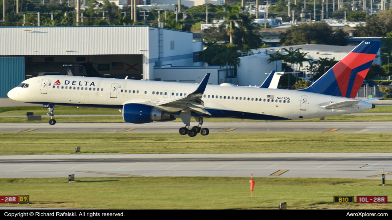 Photo of N667DN - Delta Airlines Boeing 757-200 at FLL on AeroXplorer Aviation Database