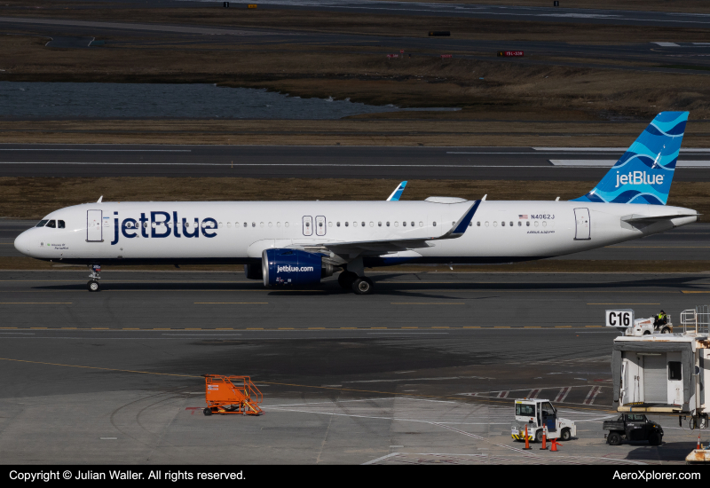 Photo of N4062J - JetBlue Airways Airbus A321LR at BOS on AeroXplorer Aviation Database