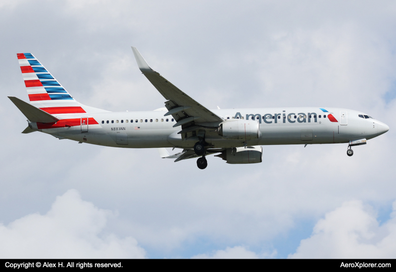 Photo of N883NN - American Airlines Boeing 737-800 at BDL on AeroXplorer Aviation Database