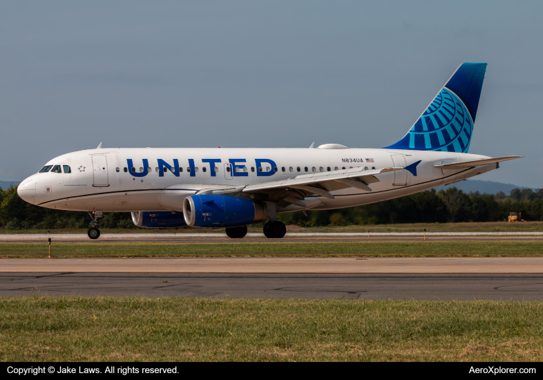 Photo of N834UA - United Airlines Airbus A319 at IAD on AeroXplorer Aviation Database