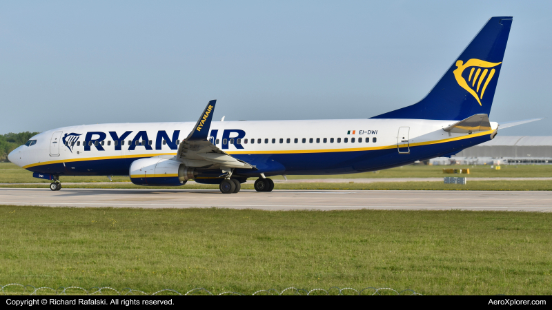 Photo of EI-DWI - RyanAir Boeing 737-800 at MAN on AeroXplorer Aviation Database