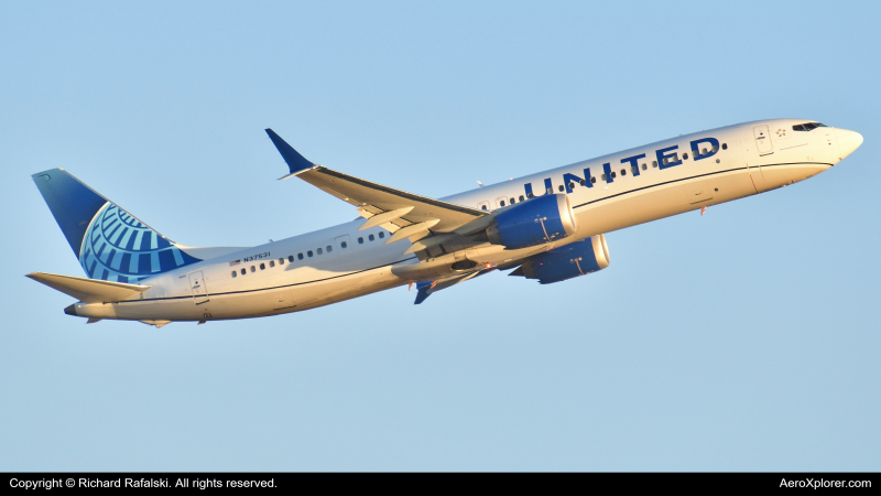 Photo of N37531 - United Airlines Boeing 737 MAX 9 at PHX on AeroXplorer Aviation Database