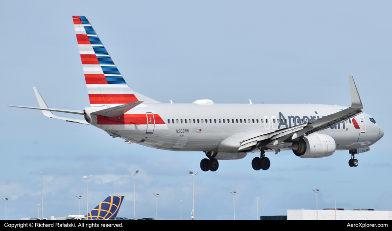 Photo of N903NN - American Airlines Boeing 737-800 at MIA on AeroXplorer Aviation Database
