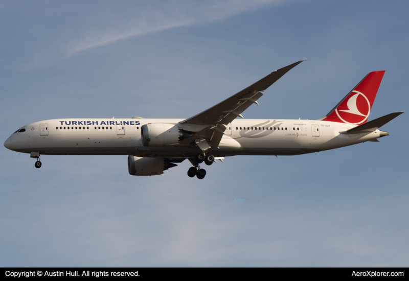 Photo of TC-LLO - Turkish Airlines Boeing 787-9 at IAD on AeroXplorer Aviation Database