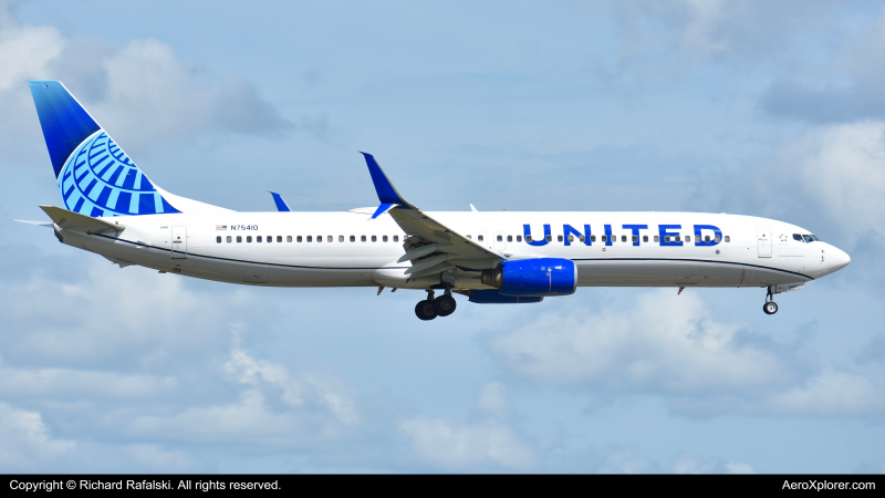 Photo of N75410 - United Airlines Boeing 737-900 at MCO on AeroXplorer Aviation Database