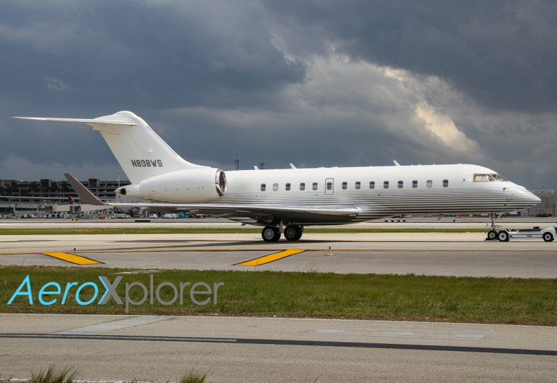Photo of N898WS - PRIVATE Bombardier Global 5000 at FLL on AeroXplorer Aviation Database