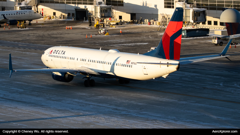 Photo of N811DZ - Delta Airlines Boeing 737-900ER at DTW on AeroXplorer Aviation Database