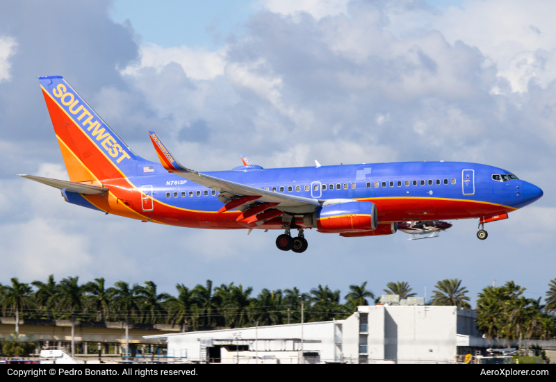 Photo of N7813P - Southwest Airlines Boeing 737-700 at FLL on AeroXplorer Aviation Database