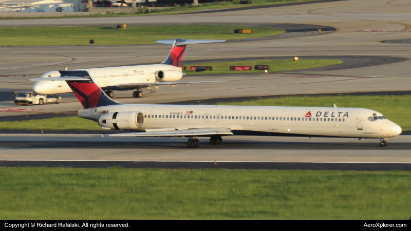 Photo of N906DA - Delta Airlines McDonnell Douglas MD-90 at ATL on AeroXplorer Aviation Database