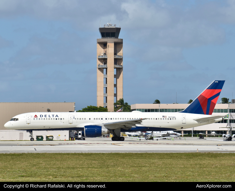Photo of N676DL - Delta Airlines Boeing 757-200 at FLL on AeroXplorer Aviation Database