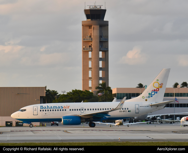 Photo of C6-BFZ - Bahamasair Boeing 737-700 at FLL on AeroXplorer Aviation Database