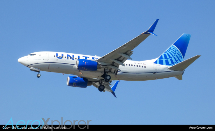 Photo of N27722 - United Airlines Boeing 737-700 at YYZ on AeroXplorer Aviation Database