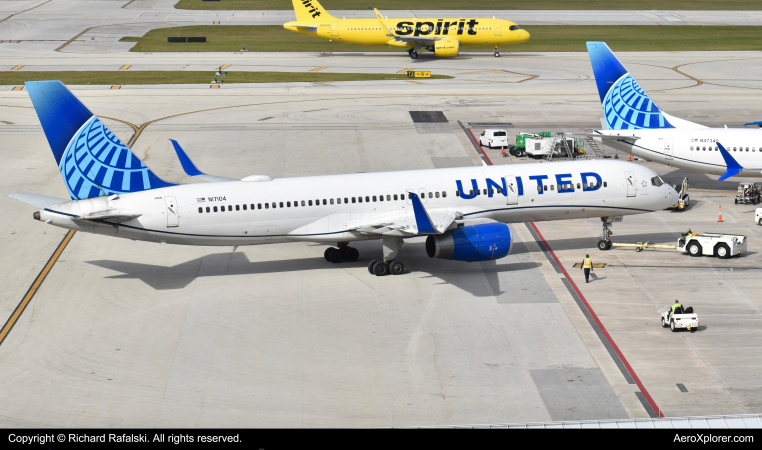 Photo of N17104 - United Airlines Boeing 757-200 at FLL on AeroXplorer Aviation Database