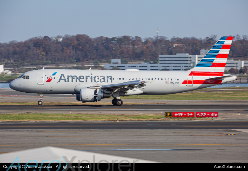 Photo of N121UW - American Airlines Airbus A320 at DCA on AeroXplorer Aviation Database