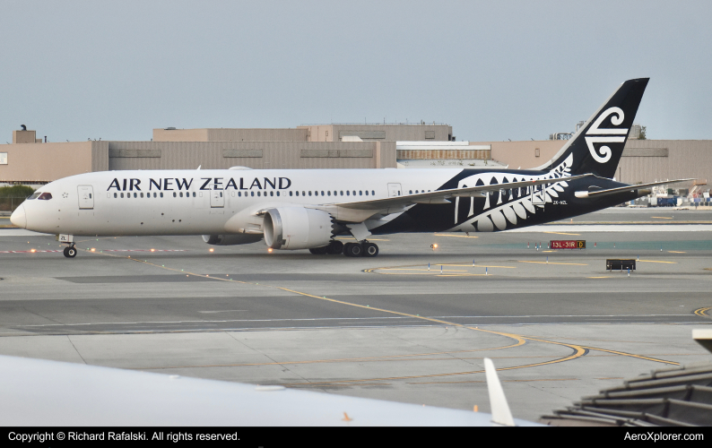 Photo of ZK-NZL - Air New Zealand Boeing 787-9 at JFK on AeroXplorer Aviation Database